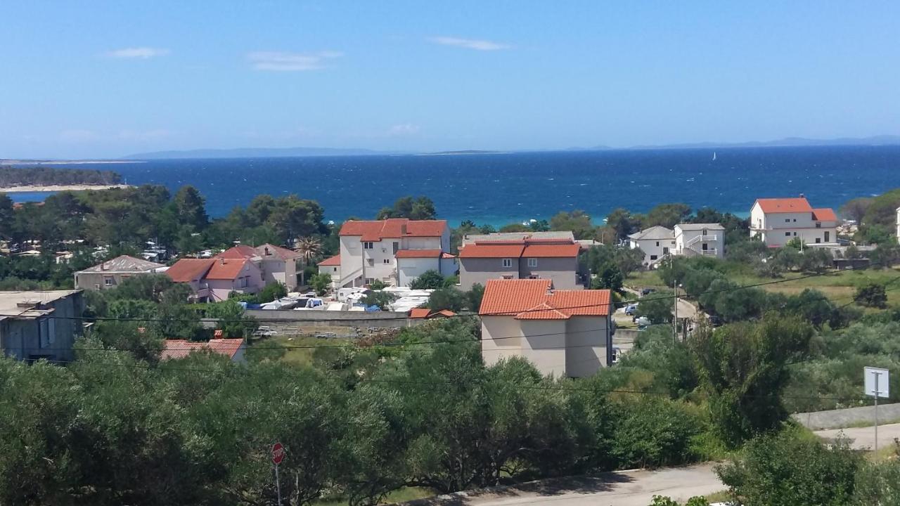 Apartments Vesna Banjol Екстер'єр фото