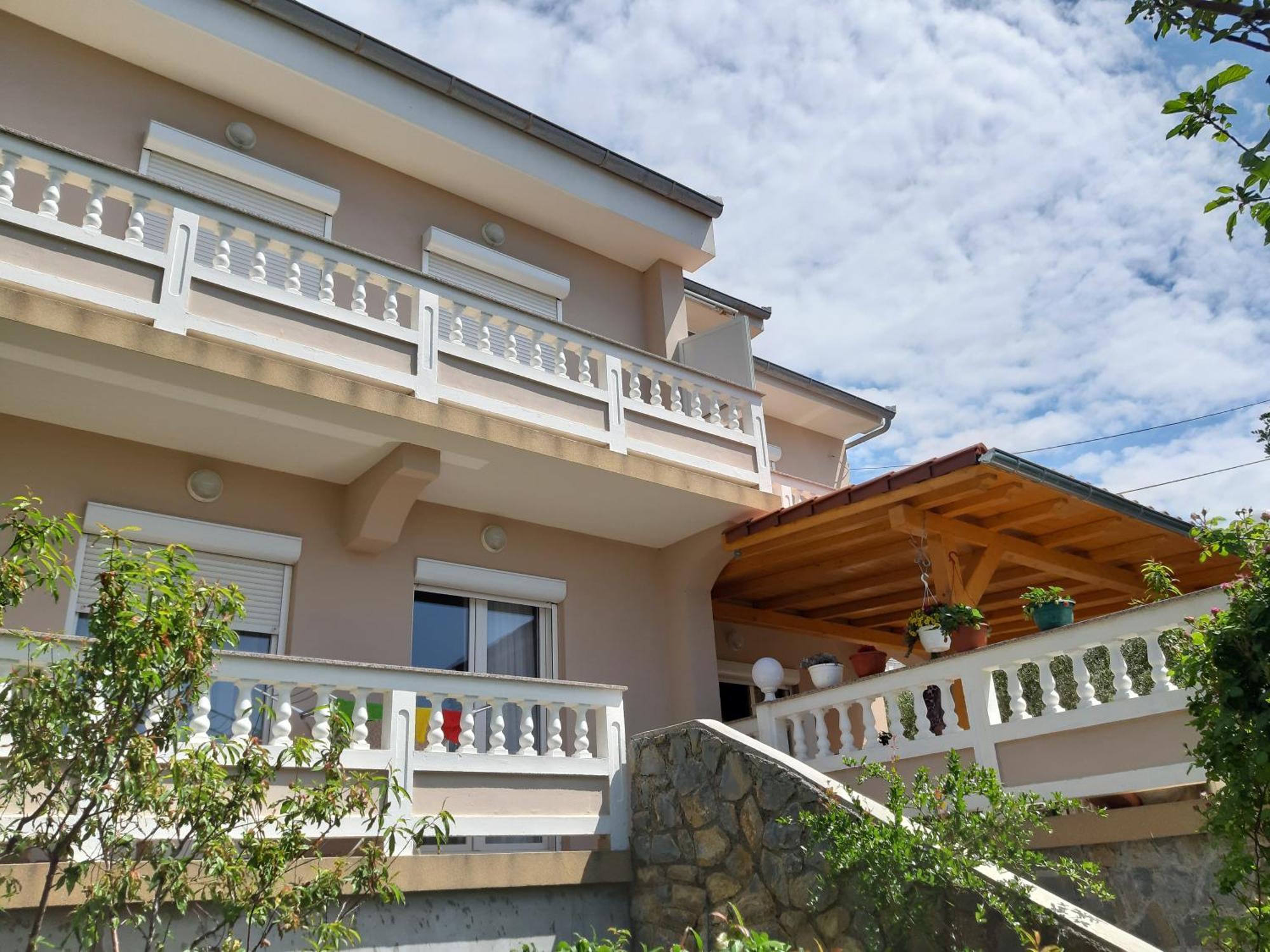 Apartments Vesna Banjol Екстер'єр фото